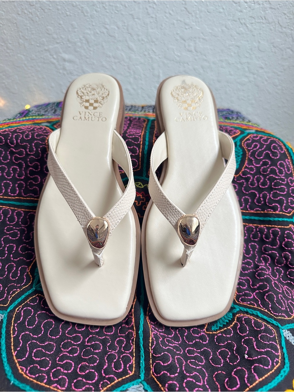 Vince Camuto Cream Leather Thong Sandals with Metallic Accent